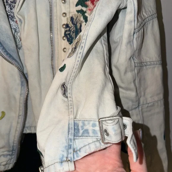 Blank NYC Floral Embroidered Jean Jacket - Picture 4 of 6
